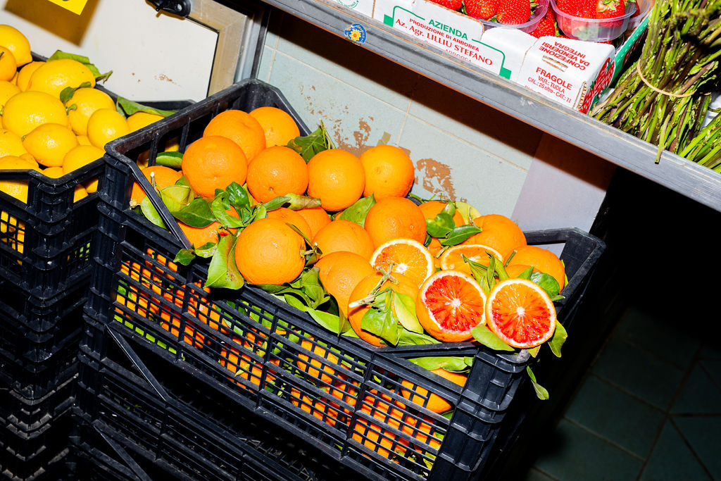 sinaasappels muravera, san benedetto markt, cagliari, sardinie, italie