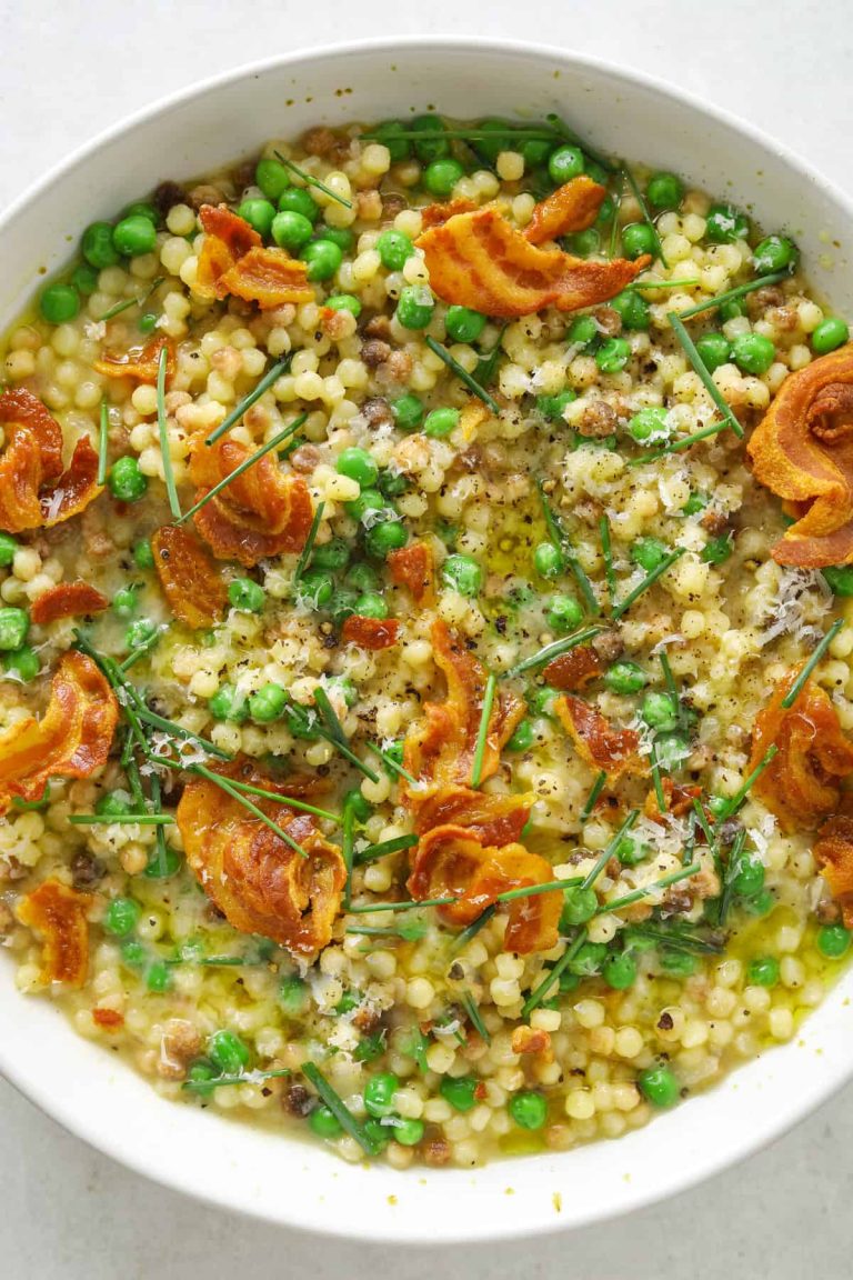 Fregola parelpasta met erwten en pancetta